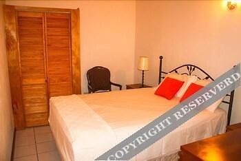 Royal Cove Hotel Jennings Bagian luar foto