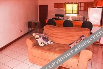 Royal Cove Hotel Jennings Bagian luar foto