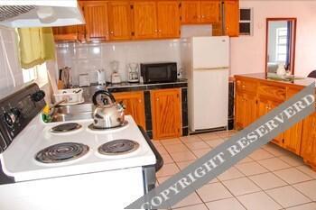 Royal Cove Hotel Jennings Bagian luar foto
