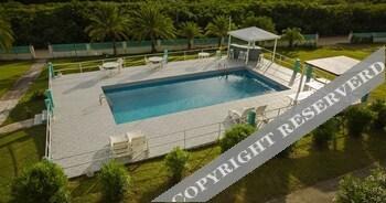 Royal Cove Hotel Jennings Bagian luar foto