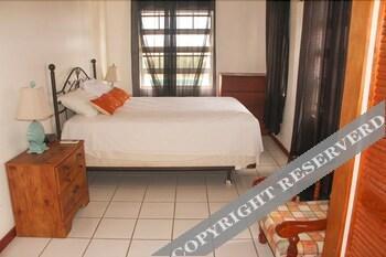 Royal Cove Hotel Jennings Bagian luar foto