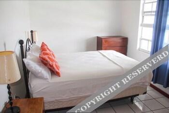 Royal Cove Hotel Jennings Bagian luar foto